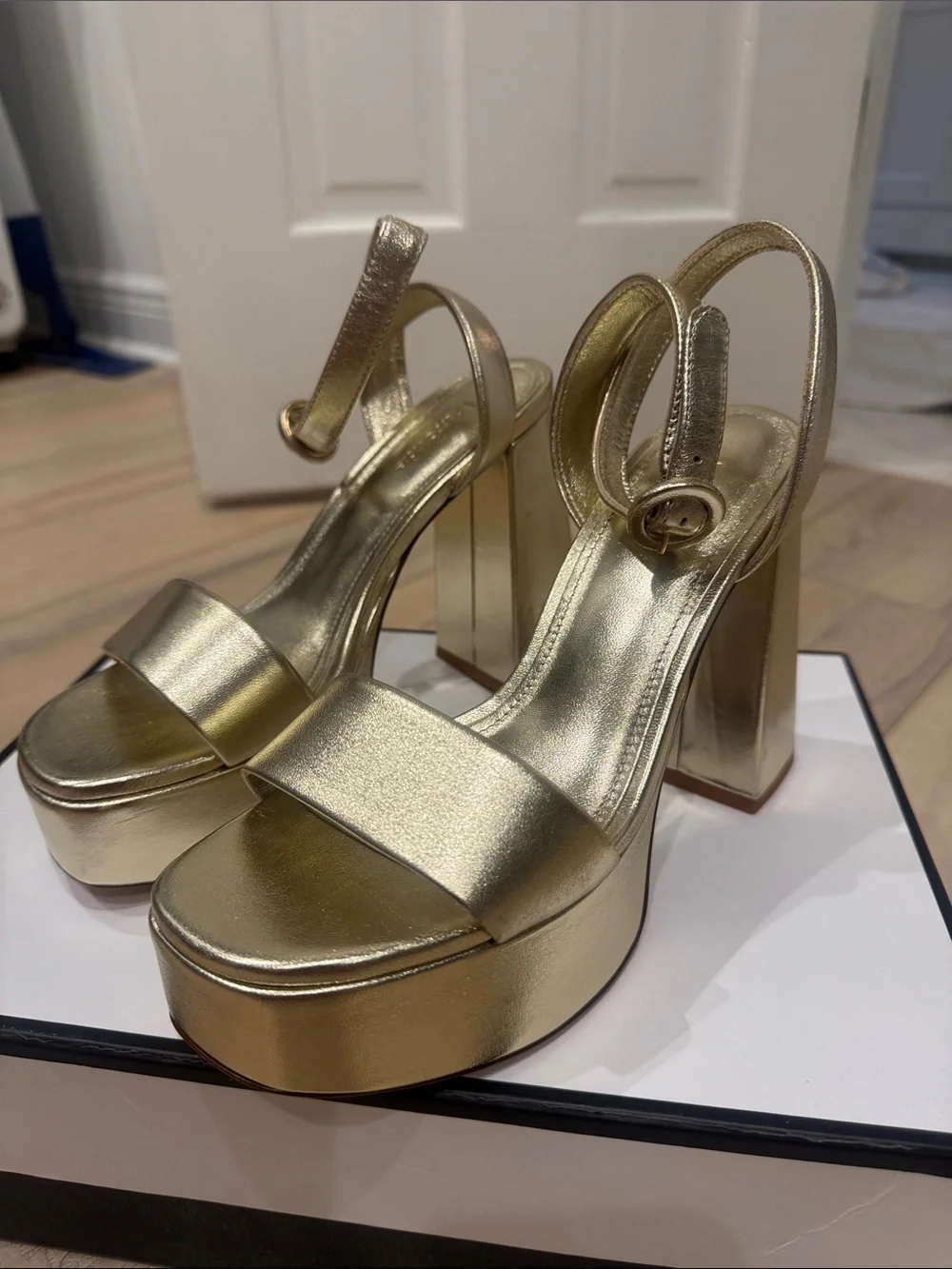 Larroude Dolly Platform Heel, metallic size 6, excellent condition